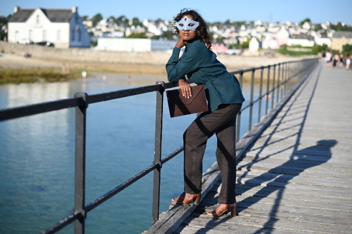 style mode féminin sophistiqué et contemporain. style mode féminin sophistiqué et contemporain.